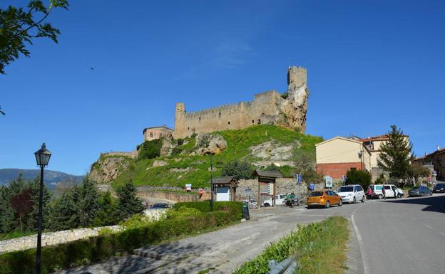 Vista del castillo de Frías