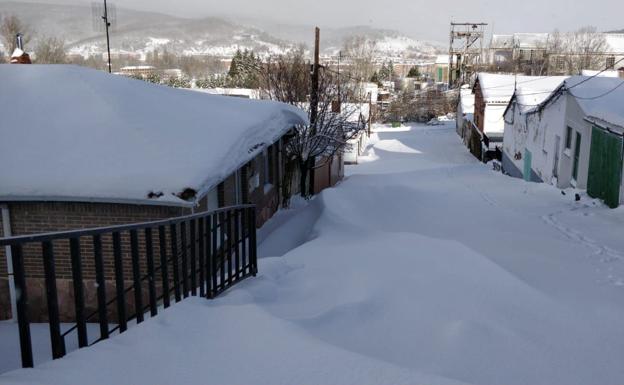 Acumulación de nieve en Guardo en el mes de febrero. 