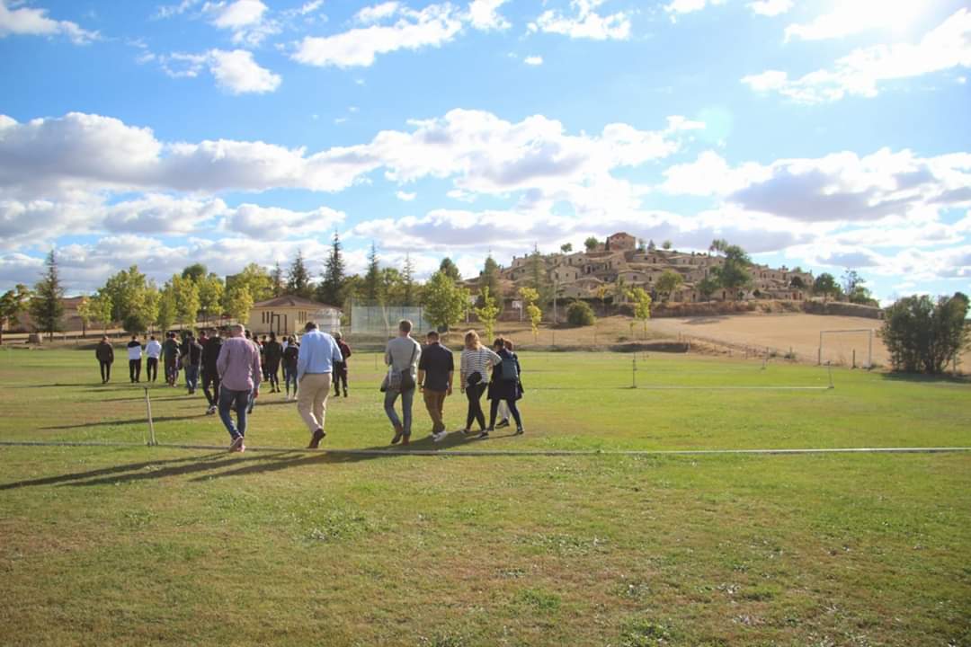 Un enoturismo sostenible y cuyos fondos repercutan en la puesta en valor de este patrimonio relacionado con la cultura del vino. Ese es el objetivo que busca el Ayuntamiento de Moradillo de roa (Burgos) con su barrio de bodegas y lagares tradicionales de 'El Cotarro'.