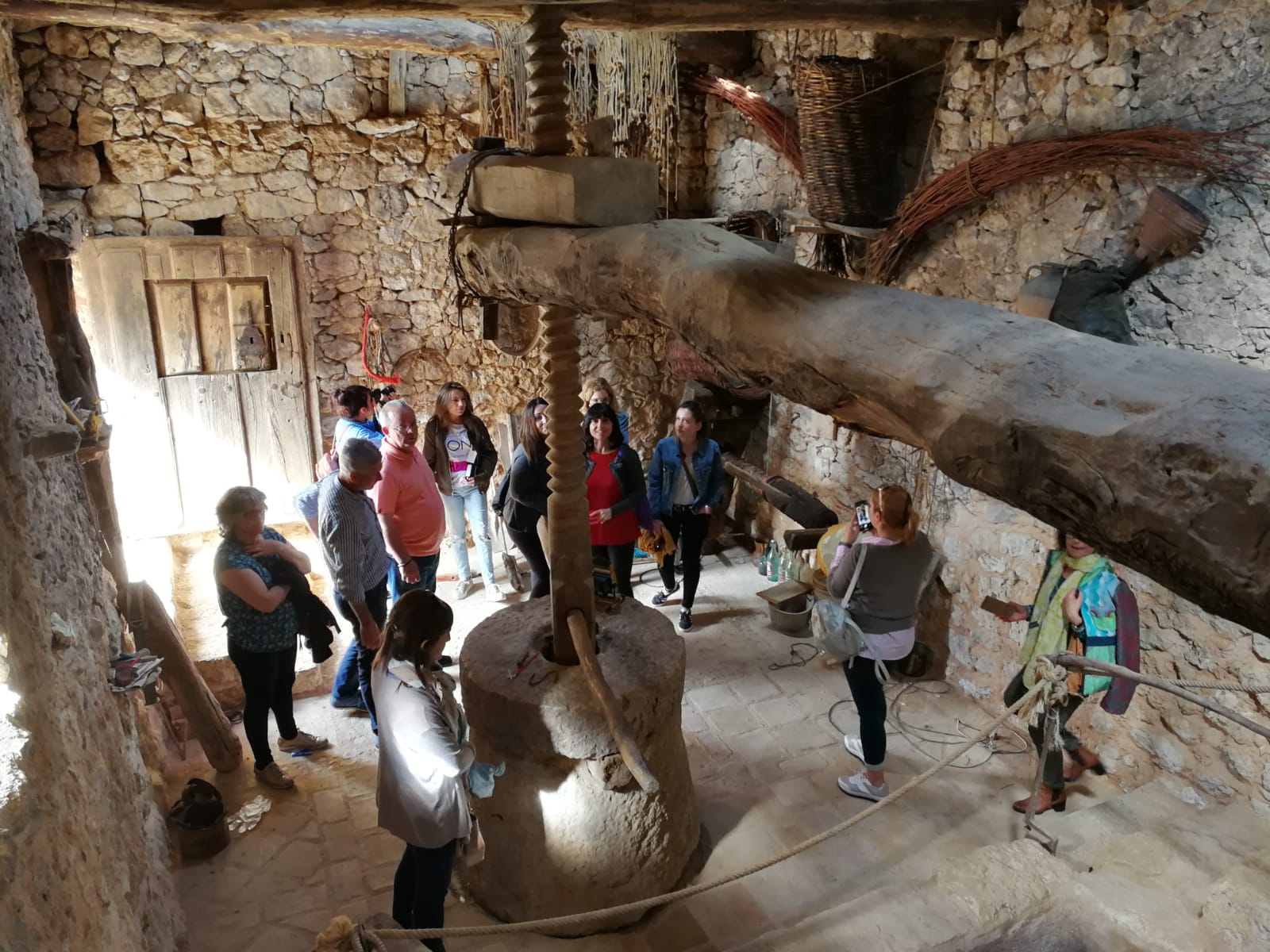 Un enoturismo sostenible y cuyos fondos repercutan en la puesta en valor de este patrimonio relacionado con la cultura del vino. Ese es el objetivo que busca el Ayuntamiento de Moradillo de roa (Burgos) con su barrio de bodegas y lagares tradicionales de 'El Cotarro'.