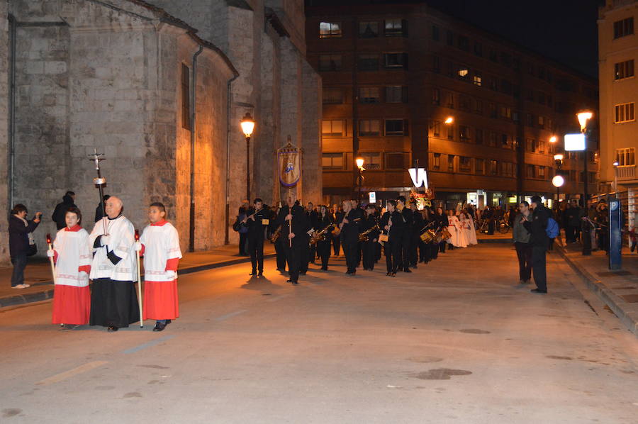 La Cofradía de Santo Columna, que está asociada al Círculo Católico de Obreros, conmemora esta Semana Santa los cincuenta años de una de sus dos tallas, el 'Santo Sudario', una obra elaborada por Fortunato Sotillo que destaca por su magnífica carroza esculpida en madera.