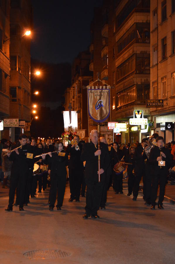 La Cofradía de Santo Columna, que está asociada al Círculo Católico de Obreros, conmemora esta Semana Santa los cincuenta años de una de sus dos tallas, el 'Santo Sudario', una obra elaborada por Fortunato Sotillo que destaca por su magnífica carroza esculpida en madera.