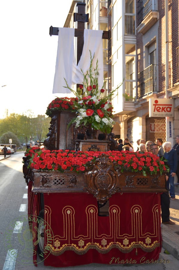 La Cofradía de Santo Columna, que está asociada al Círculo Católico de Obreros, conmemora esta Semana Santa los cincuenta años de una de sus dos tallas, el 'Santo Sudario', una obra elaborada por Fortunato Sotillo que destaca por su magnífica carroza esculpida en madera.