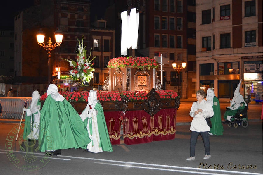 La Cofradía de Santo Columna, que está asociada al Círculo Católico de Obreros, conmemora esta Semana Santa los cincuenta años de una de sus dos tallas, el 'Santo Sudario', una obra elaborada por Fortunato Sotillo que destaca por su magnífica carroza esculpida en madera.