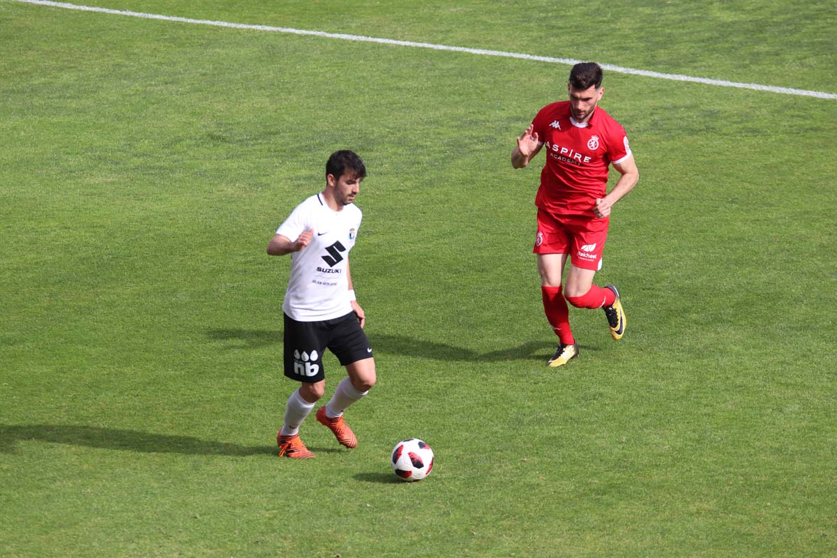 Una selección de las mejores imagenes del partido entre el Burgos CF y la Cultural Leonesa disputado en El Plantío.