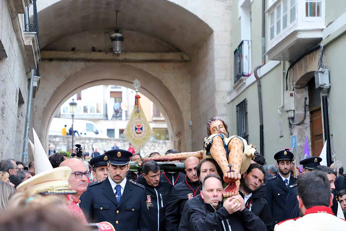 El Cristo de las Santas Gotas procesionó sin el brazo izquierdo y sin la corona. 