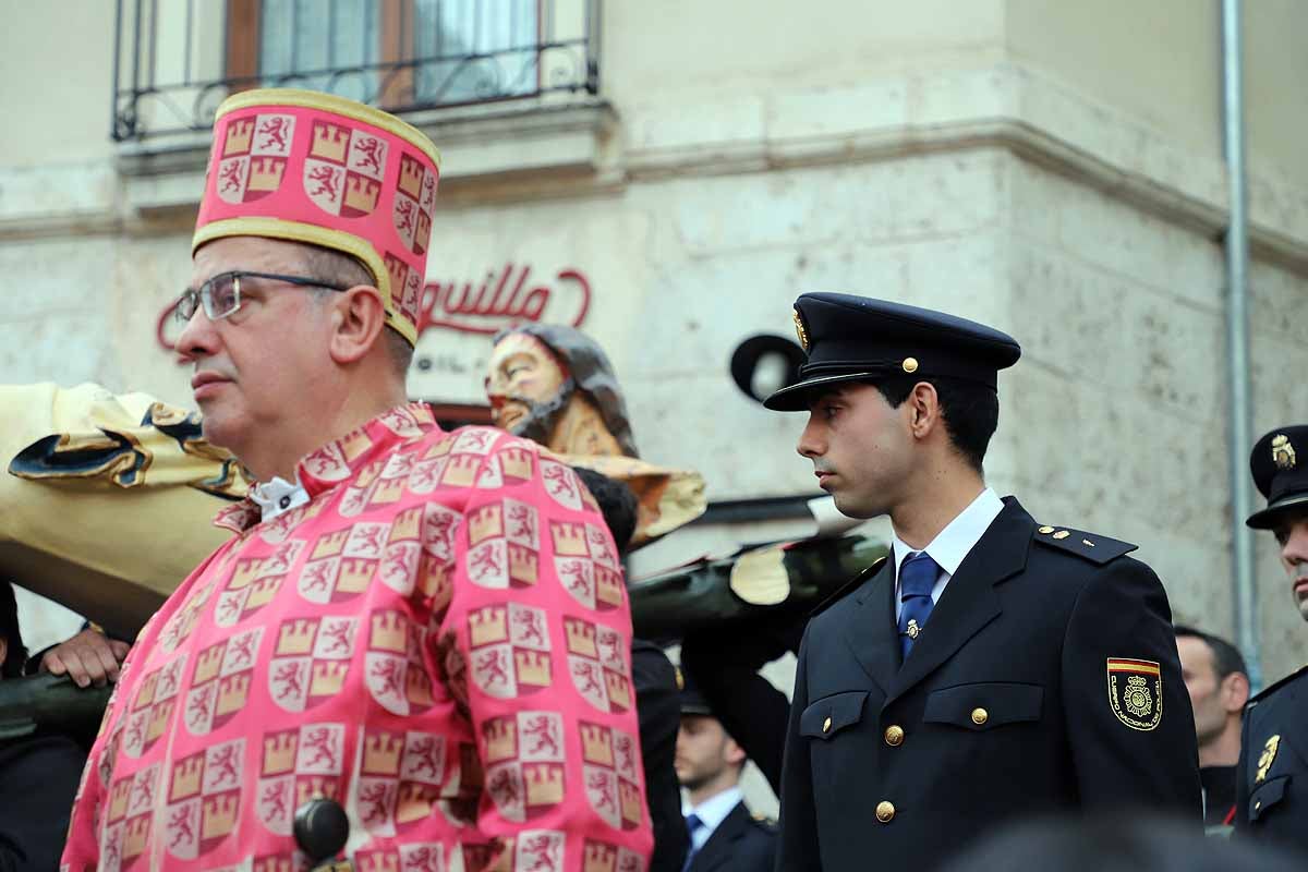 Fotos: Dolor con la caída y rotura de la imagen del Santísimo Cristo de Burgos