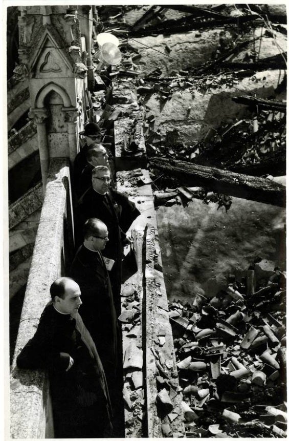 Incendio de la catedral de León en 1966. Fotografía de César Andrés Delgado cedida por el Archivo del Cabildo Catedralicio.