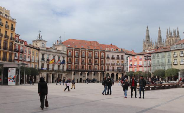 Burgos espera a la lluvia en plena Semana Santa