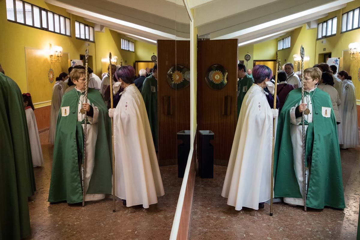 La lluvia impide a la cofradía de la Santa Columna y el Círculo Católico de Obreros llevar a cabo su primer viacrucis por el barrio de Vega.