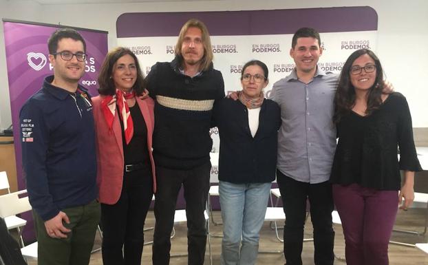 Foto de familia en la sede de Podemos