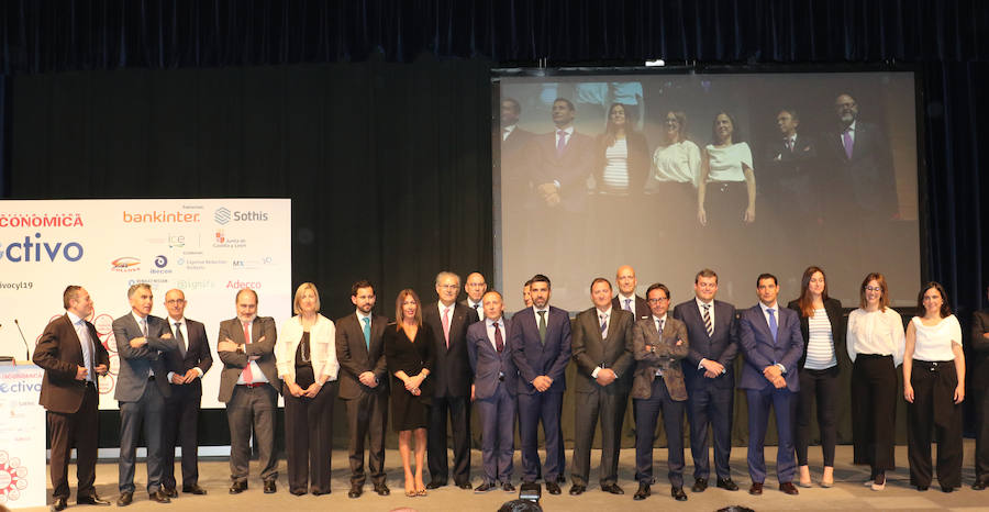 Maite Zamorano, directora de control de gestión de El Nortede Castilla, recibe el premio a mejor directivo en el área financiera.