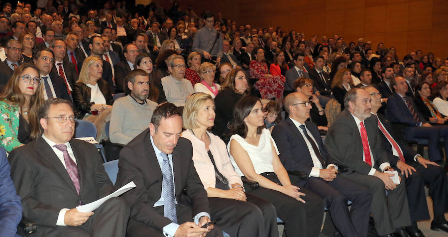 Maite Zamorano, directora de control de gestión de El Nortede Castilla, recibe el premio a mejor directivo en el área financiera.