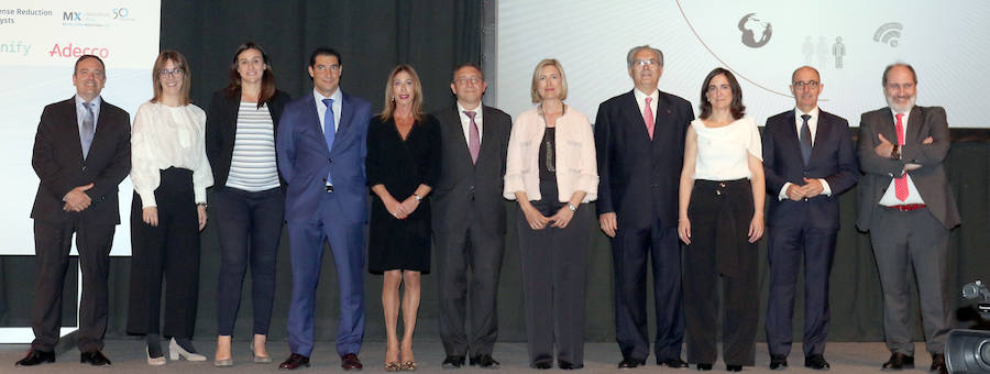 Maite Zamorano, directora de control de gestión de El Nortede Castilla, recibe el premio a mejor directivo en el área financiera.