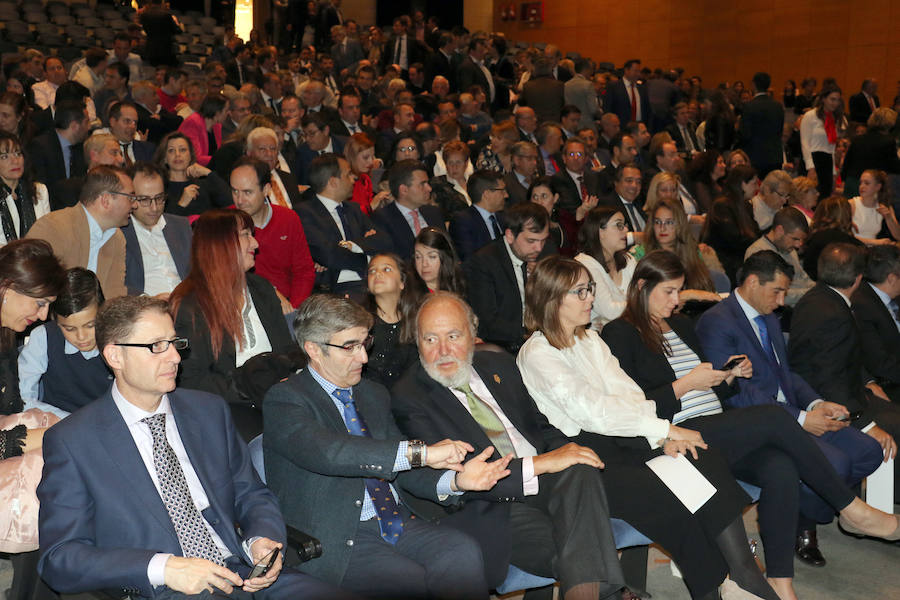 Maite Zamorano, directora de control de gestión de El Nortede Castilla, recibe el premio a mejor directivo en el área financiera.