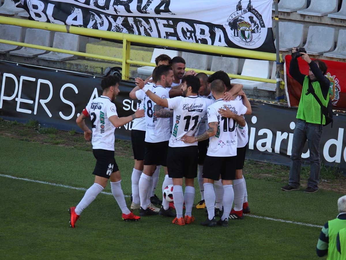 Una selección de las mejores imágenes del Burgos CF - real Valladolid B.