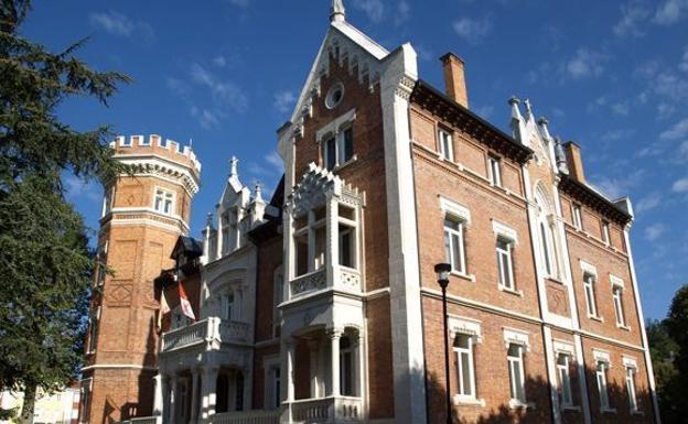 Palacio de la Isla, sede del Instituto de la Lengua de Castilla y León. 