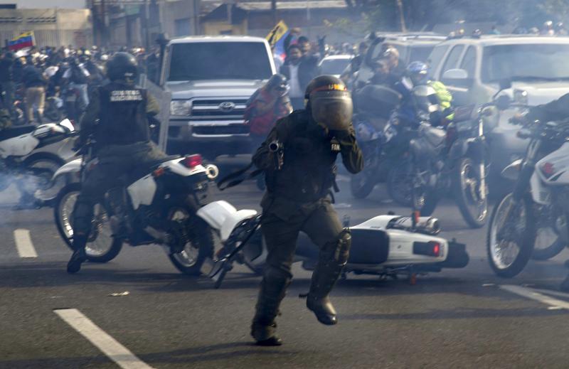Los opositores Guaidó y Leopoldo López lideran el golpe contra Maduro 