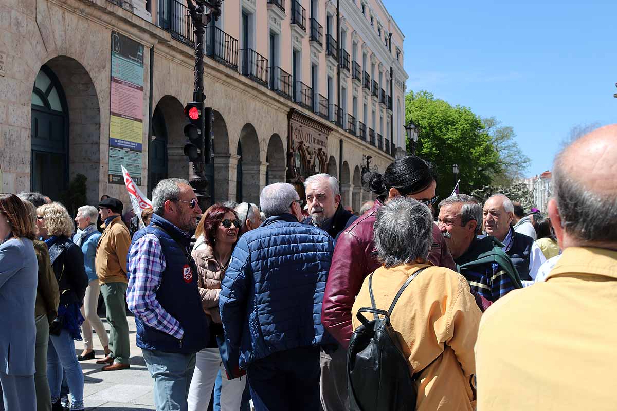 Más de un millar de personas se han manifestado en Burgos en la convocatoria realizada por CCOO y UGT | La prevención ante los accidentes laborales es una de las principales demandas