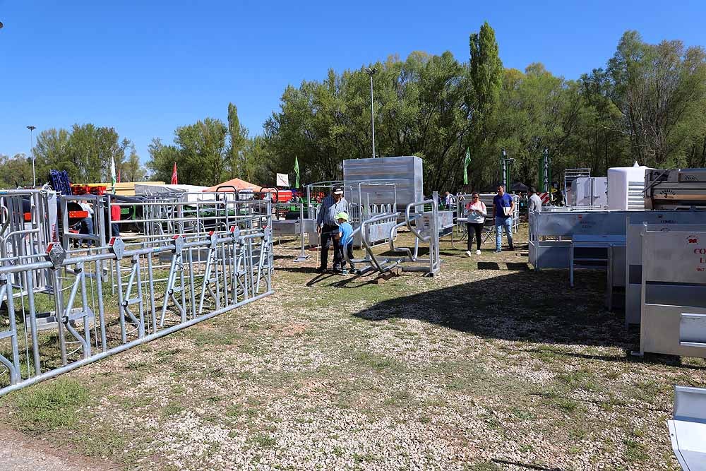 La Villa Ducal de Lerma vive, hasta el próximo 3 de mayo, su Feria de Maquinaria Agrícola con 175 expositores y un buen tiempo que ha llenado de visitantes el recinto ferial en su primera jornada