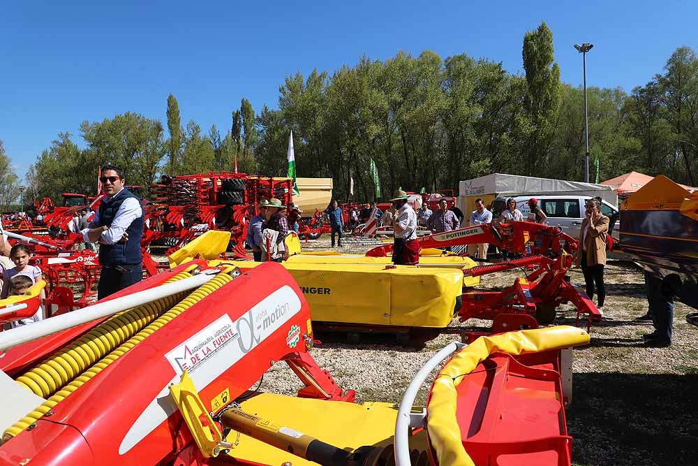 La Villa Ducal de Lerma vive, hasta el próximo 3 de mayo, su Feria de Maquinaria Agrícola con 175 expositores y un buen tiempo que ha llenado de visitantes el recinto ferial en su primera jornada