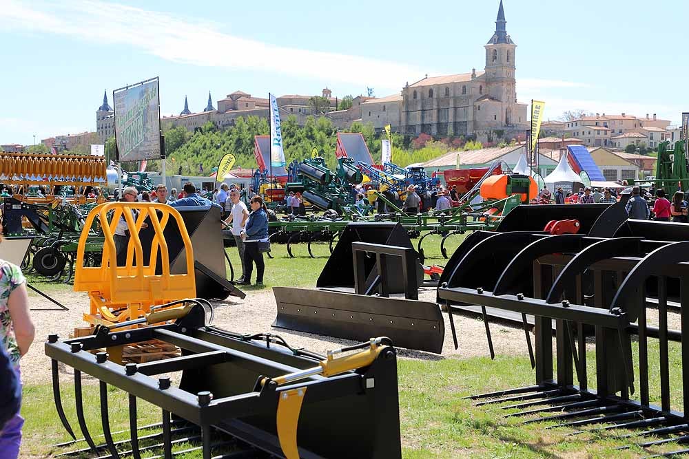 La Villa Ducal de Lerma vive, hasta el próximo 3 de mayo, su Feria de Maquinaria Agrícola con 175 expositores y un buen tiempo que ha llenado de visitantes el recinto ferial en su primera jornada