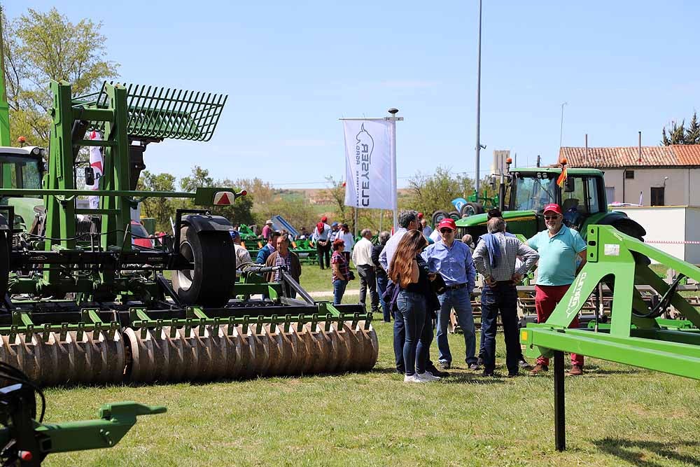 La Villa Ducal de Lerma vive, hasta el próximo 3 de mayo, su Feria de Maquinaria Agrícola con 175 expositores y un buen tiempo que ha llenado de visitantes el recinto ferial en su primera jornada