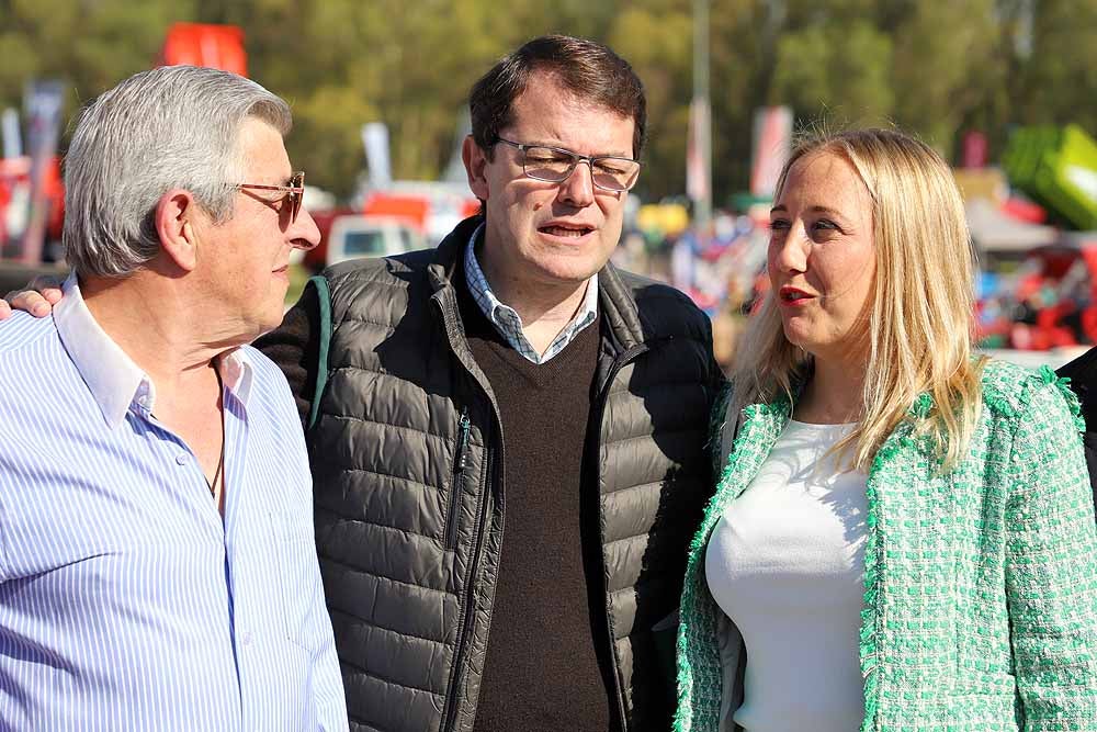 El presidente de la Junta, Juan Vicente Herrera, ha inaugurado la feria pero ha estado acompañado de políticos locales y provinciales, además de los candidatos a la Junta Alfonso Fernández Mañueco y Francisco Igea