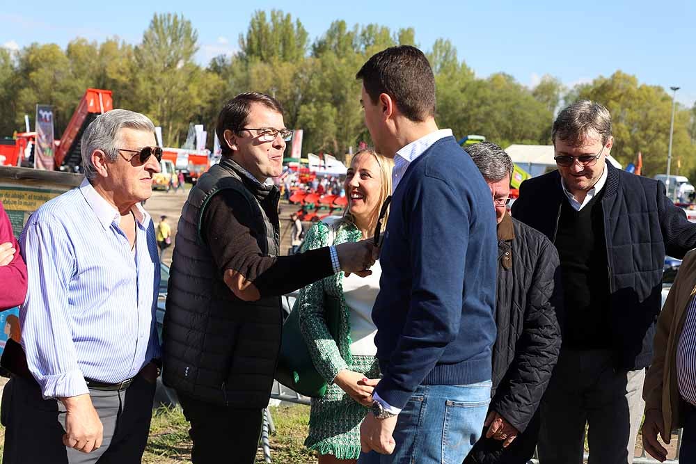 El presidente de la Junta, Juan Vicente Herrera, ha inaugurado la feria pero ha estado acompañado de políticos locales y provinciales, además de los candidatos a la Junta Alfonso Fernández Mañueco y Francisco Igea