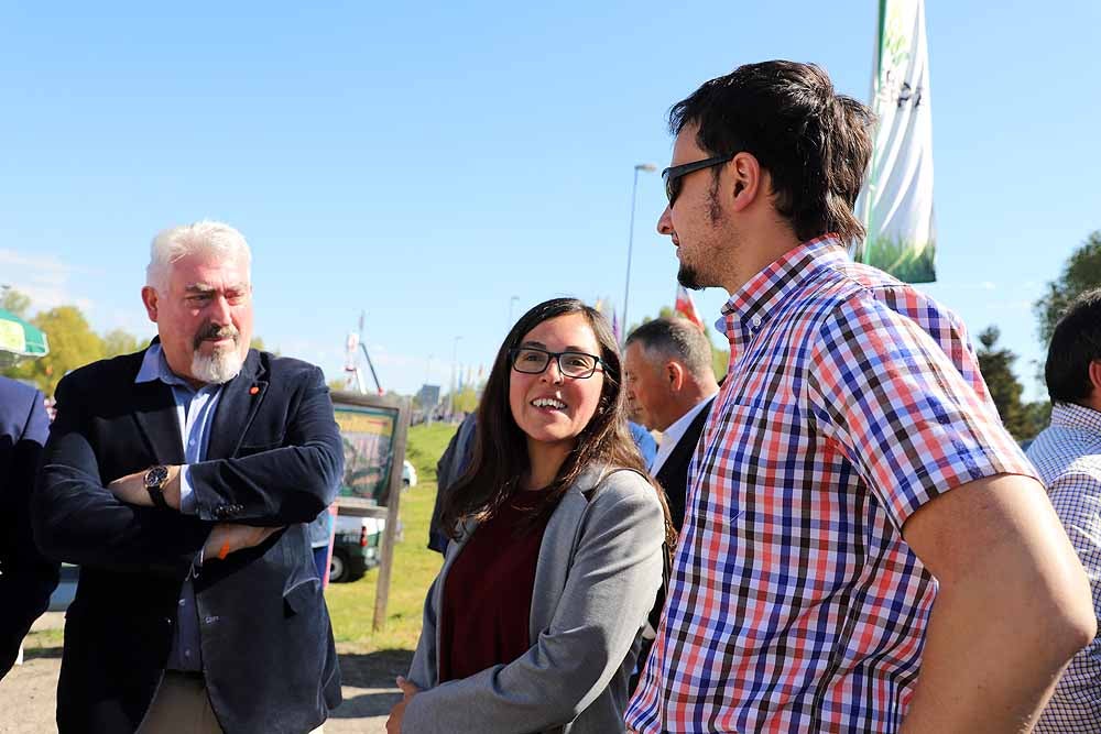 El presidente de la Junta, Juan Vicente Herrera, ha inaugurado la feria pero ha estado acompañado de políticos locales y provinciales, además de los candidatos a la Junta Alfonso Fernández Mañueco y Francisco Igea