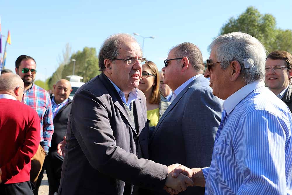 El presidente de la Junta, Juan Vicente Herrera, ha inaugurado la feria pero ha estado acompañado de políticos locales y provinciales, además de los candidatos a la Junta Alfonso Fernández Mañueco y Francisco Igea