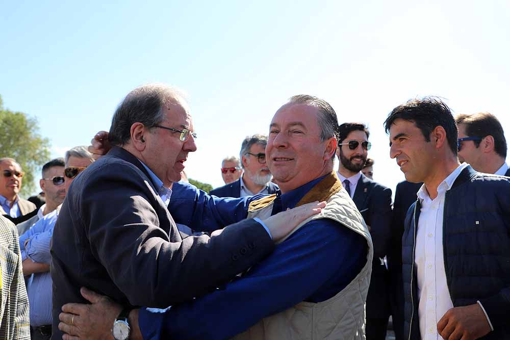 El presidente de la Junta, Juan Vicente Herrera, ha inaugurado la feria pero ha estado acompañado de políticos locales y provinciales, además de los candidatos a la Junta Alfonso Fernández Mañueco y Francisco Igea