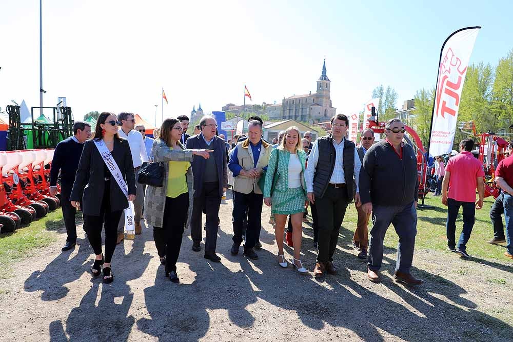 El presidente de la Junta, Juan Vicente Herrera, ha inaugurado la feria pero ha estado acompañado de políticos locales y provinciales, además de los candidatos a la Junta Alfonso Fernández Mañueco y Francisco Igea