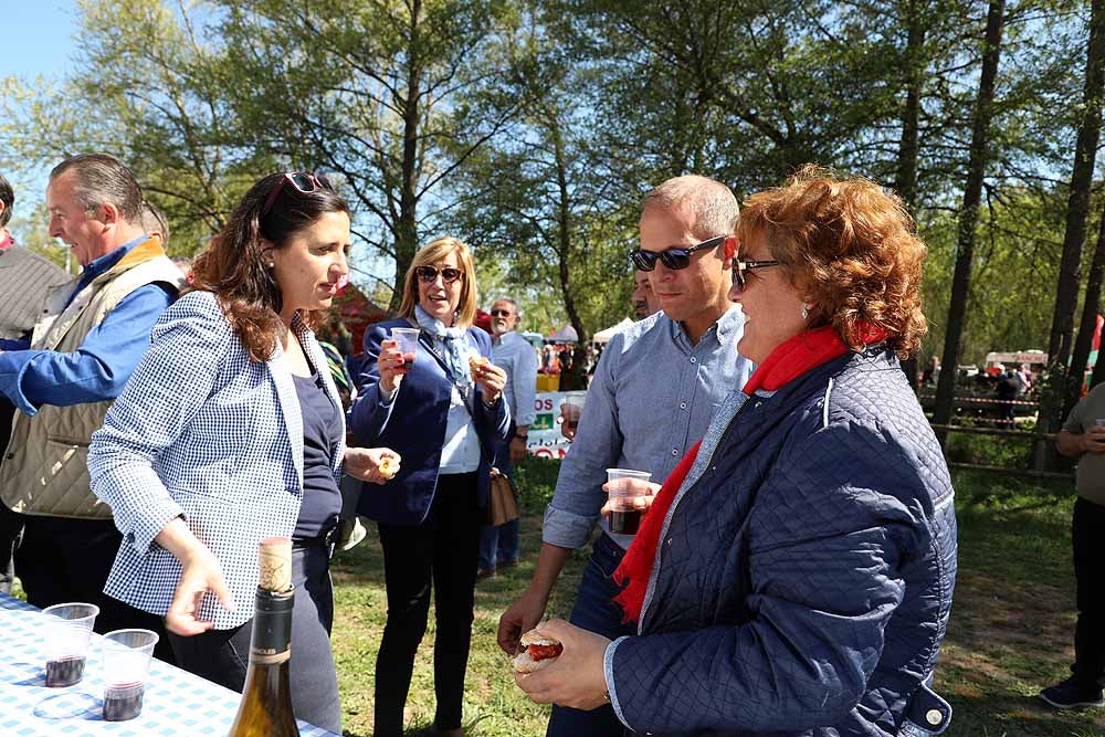 El presidente de la Junta, Juan Vicente Herrera, ha inaugurado la feria pero ha estado acompañado de políticos locales y provinciales, además de los candidatos a la Junta Alfonso Fernández Mañueco y Francisco Igea