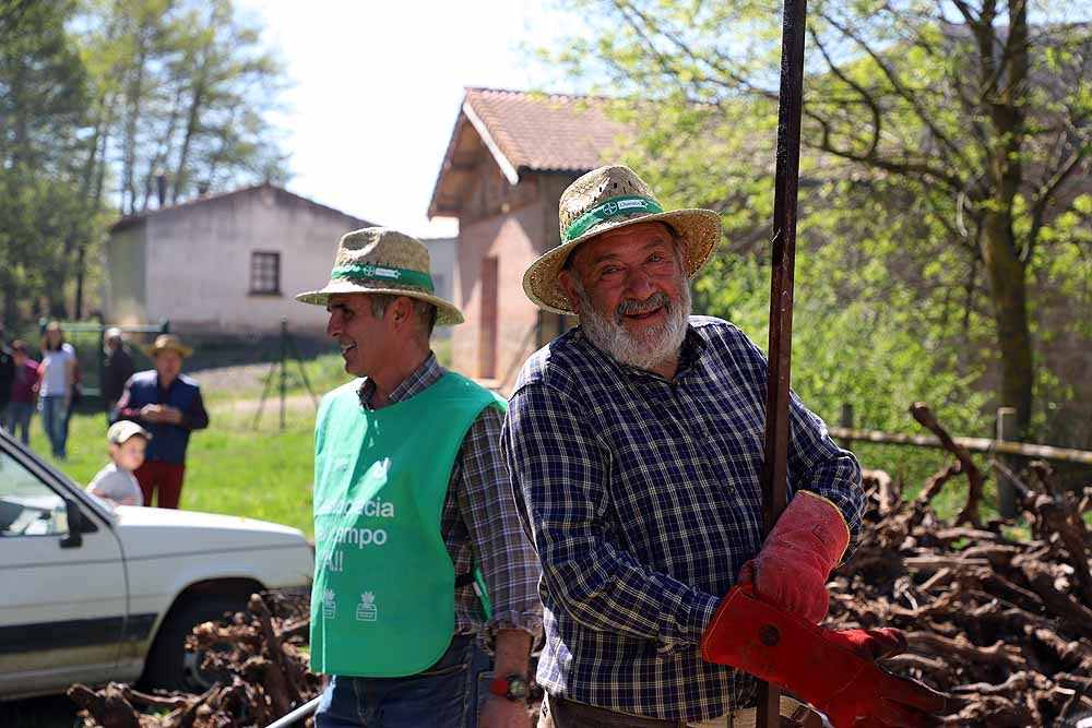 El presidente de la Junta, Juan Vicente Herrera, ha inaugurado la feria pero ha estado acompañado de políticos locales y provinciales, además de los candidatos a la Junta Alfonso Fernández Mañueco y Francisco Igea