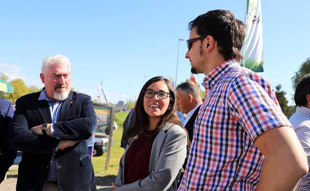 Galería. Los políticos han sido protagonistas en una feria entre-elecciones