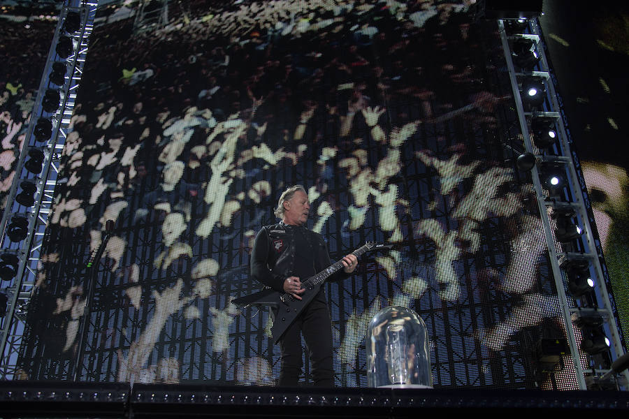 El concierto más multitudinario de Metallica en España, probablemente también uno de los más numerosos de su propia historia, se ha celebrado este viernes ante una multitud intergeneracional de seguidores ante los que han querido mostrar que, tras casi 40 años, siguen «creyendo en el sueño» del rock espinoso.