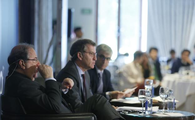 Juan Vicente Herrera, Alberto Núñez Feijoo y J. I. Foces en el Foro Económico de El Norte. 