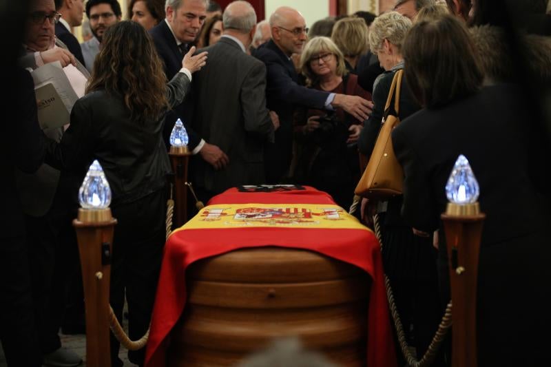 Fotos: Dolor y mucho respeto en la capilla ardiente de Alfredo Pérez Rubalncaba