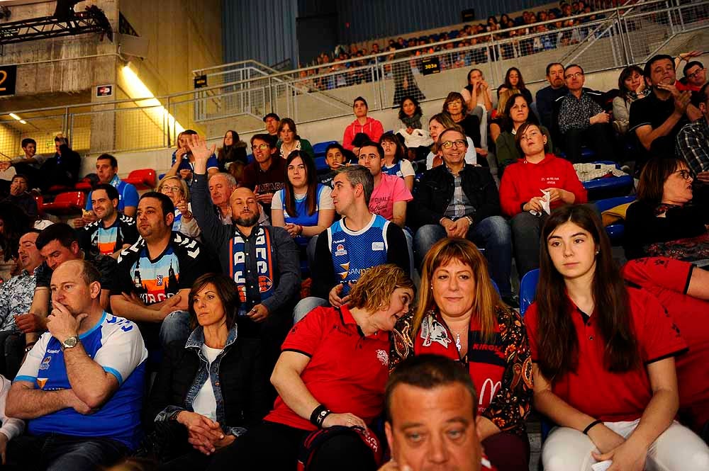 El San Pablo Burgos ha contado con mucha afición burgalesa en su encuentro ante el Baskonia en el Buesa Arena