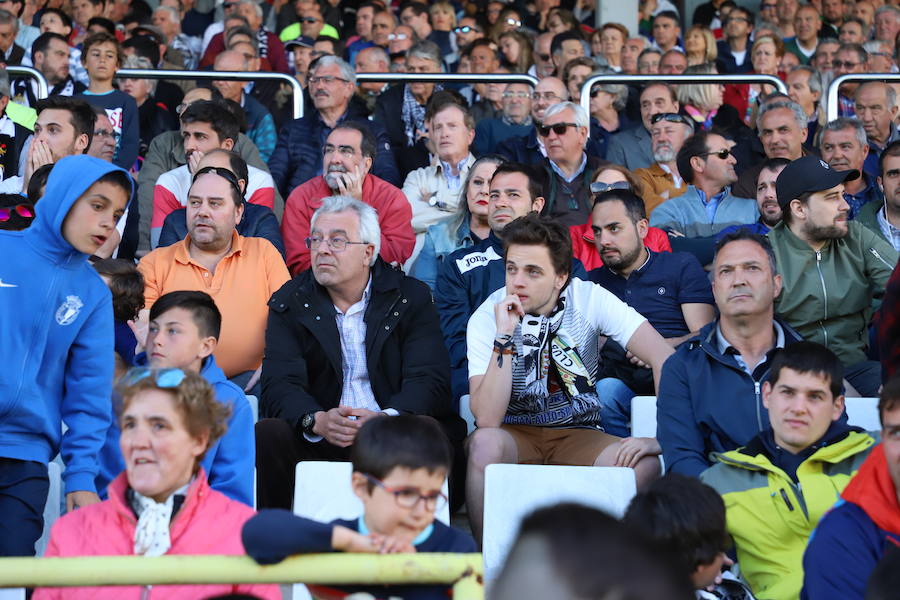 Fotos: La afición no ha parado de animar al Burgos CF en el partido de la salvación ante el Celta B