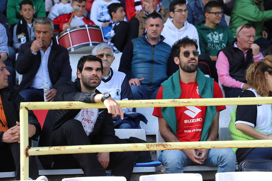 Fotos: La afición no ha parado de animar al Burgos CF en el partido de la salvación ante el Celta B