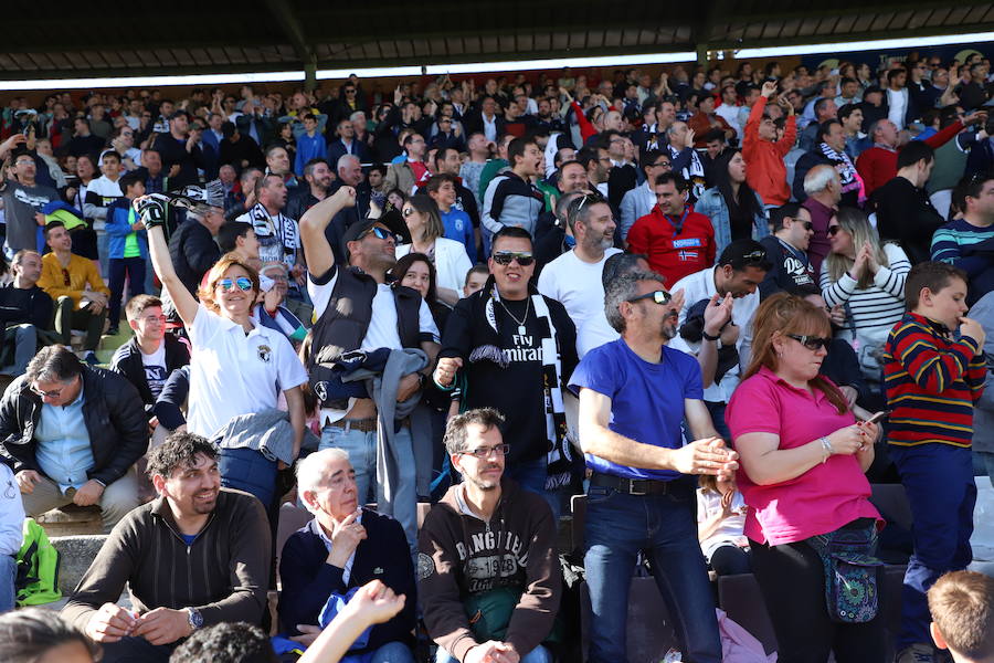 Fotos: La afición no ha parado de animar al Burgos CF en el partido de la salvación ante el Celta B