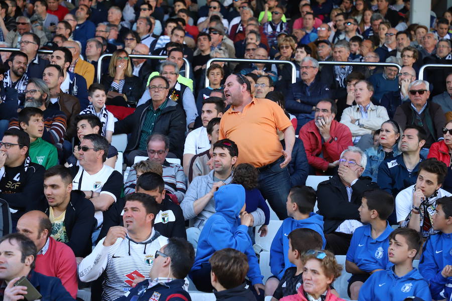 Fotos: La afición no ha parado de animar al Burgos CF en el partido de la salvación ante el Celta B