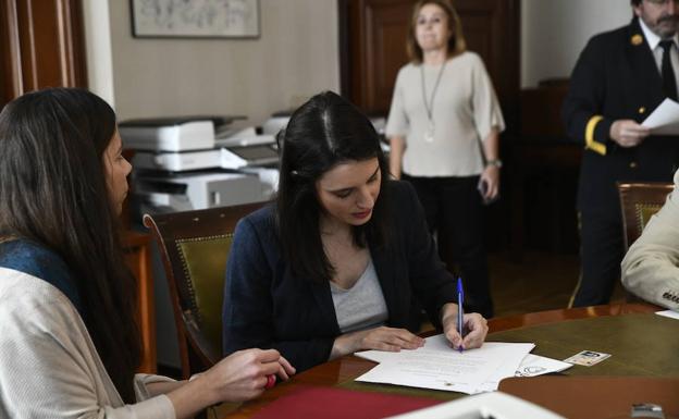 Irene Montero, este martes acreditándose como diputada en el Congreso.