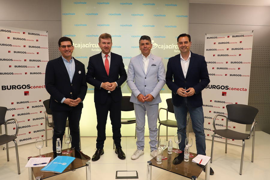 Los candidatos a la Alcaldía de Burgos por el Partido Popular, Javier Lacalle; el Partido Socialista, Daniel de la Rosa; Ciudadanos, Vicente Marañón, y Podemos, Raúl Salinero, han participado en el debate organizado por BURGOSconecta para confrontar sus propuestas de cara a las próximas elecciones municipales.