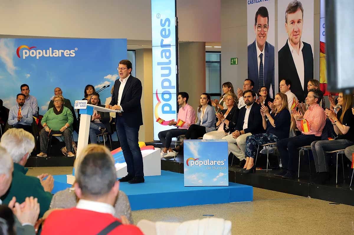 El candidato 'popular', Alfonso Fernández Mañueco, recoge el testigo del presidente de la Junta, aunque advierte que tiene que seguir su «camino»