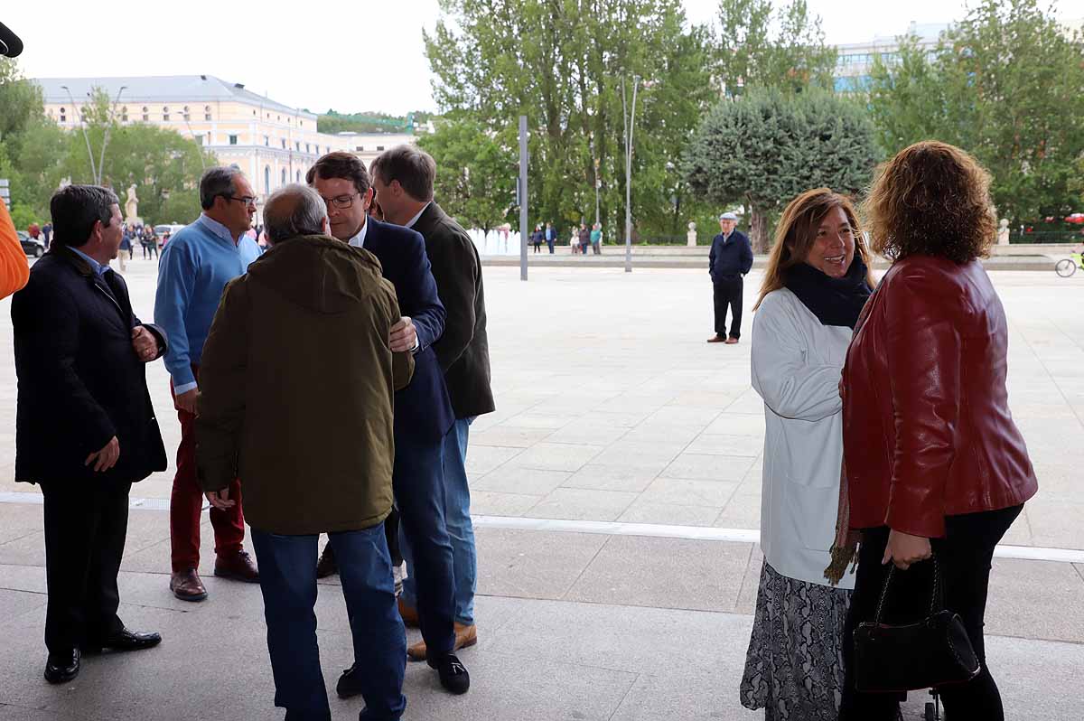 El candidato 'popular', Alfonso Fernández Mañueco, recoge el testigo del presidente de la Junta, aunque advierte que tiene que seguir su «camino»