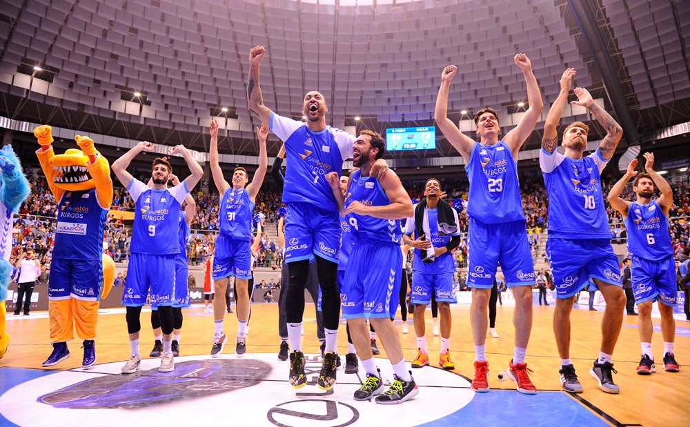 El Coliseum vivió una auténtica fiesta en la despedida de la temporada