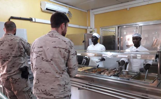 Comedor en la base de Koulikoro, para soldados españoles, checos, alemanes y belgas. 